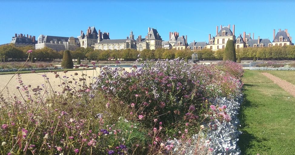 Вид на замок со стороны Большого партера (Большой сад (Grand jardin) или Королевский сад (jardin du roi))